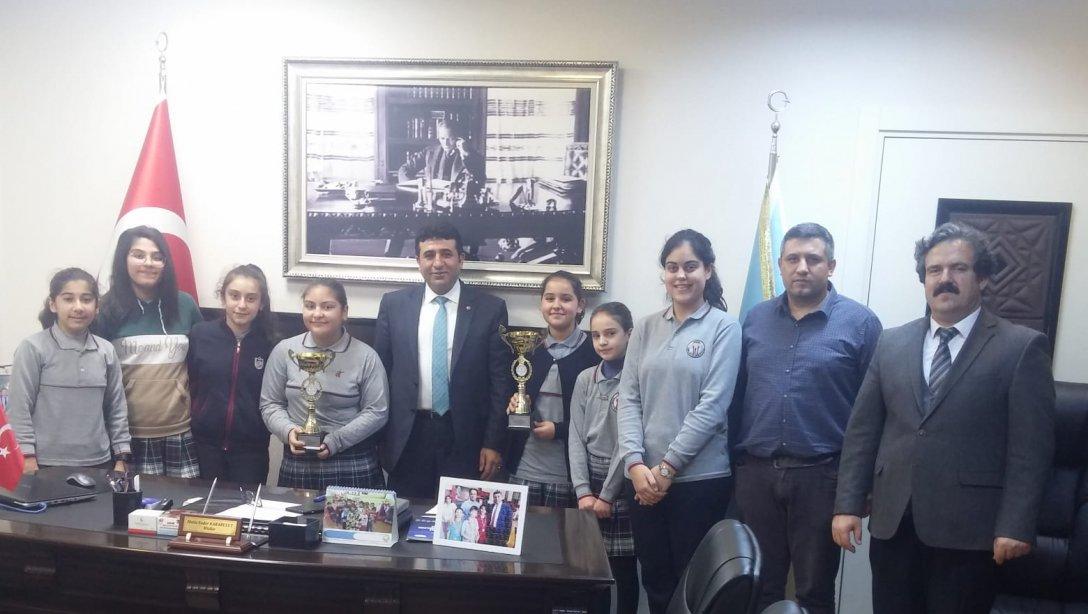 İzmir Okul Sporları Satrançta Yıldız Kızlar ve Küçük Kızlar İl İkincisi Fevzi Çakmak Ortaokulu