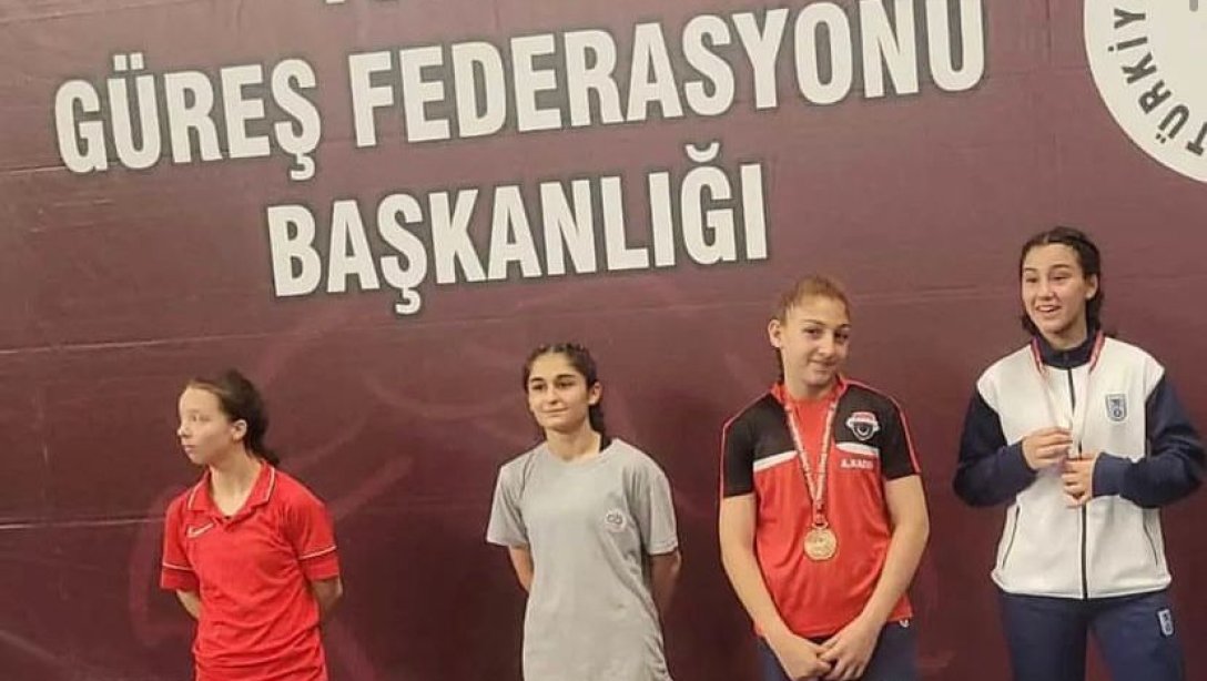 Zeyni Hanım Ortaokulu Öğrencisi güreş Müsabakalarında Türkiye 3.sü Oldu!