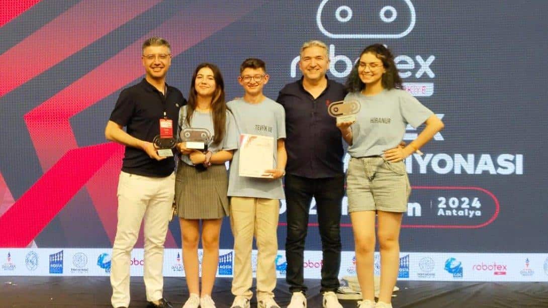 Karabağlar İTO Vakfı Süleyman Taştekin MTAL  Robotex Türkiye Şampiyonasında 400 Takım Arasından İki Kategoride 1. Oldu