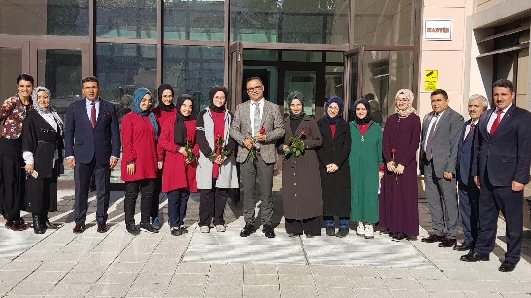 İl Milli Eğitim Müdürümüz Ömer YAHŞİ' nin İzmir Kız Anadolu İmamhatip Lisesi ziyareti