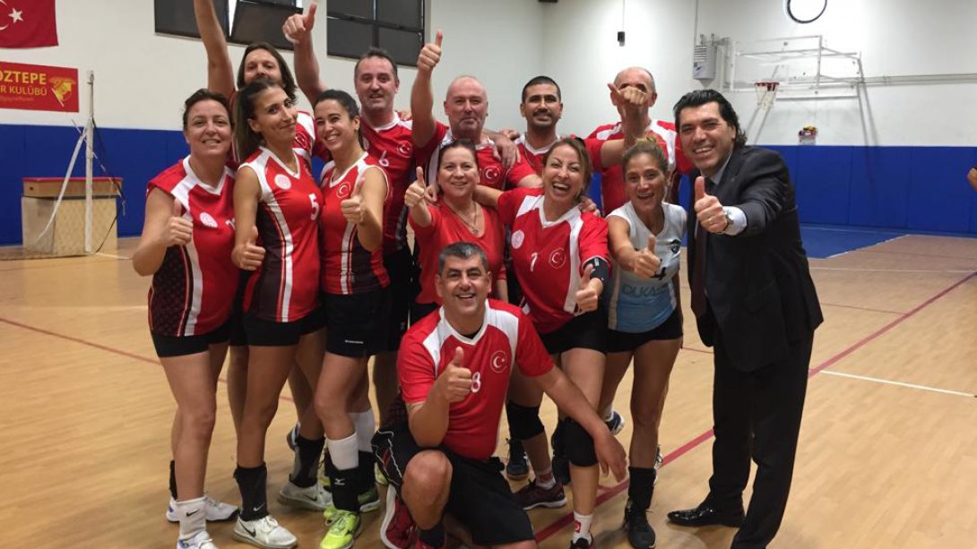 24 Kasım Öğretmenler Günü İl Turnuvasında Karabağlar İlçe Milli Eğitim Müdürlüğü Voleybol Takımı Şampiyon Oldu