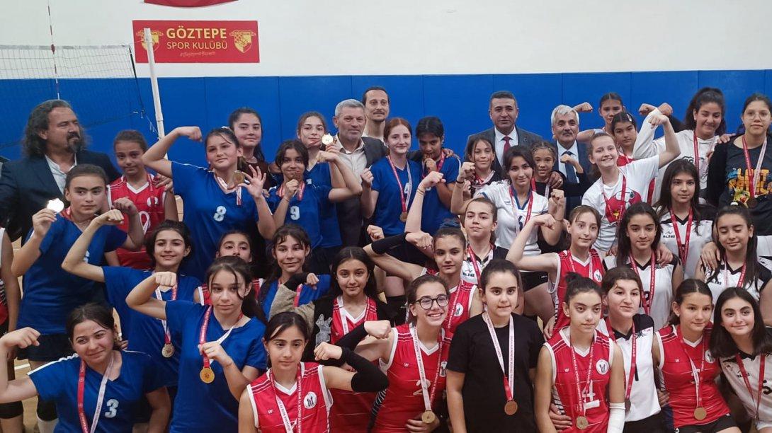 2022-2023 Eğitim Öğretim Yılı Karabağlar Kaymakamlığı Okul Sporları Küçük Kızlar Voleybol Turnuvası Finali 