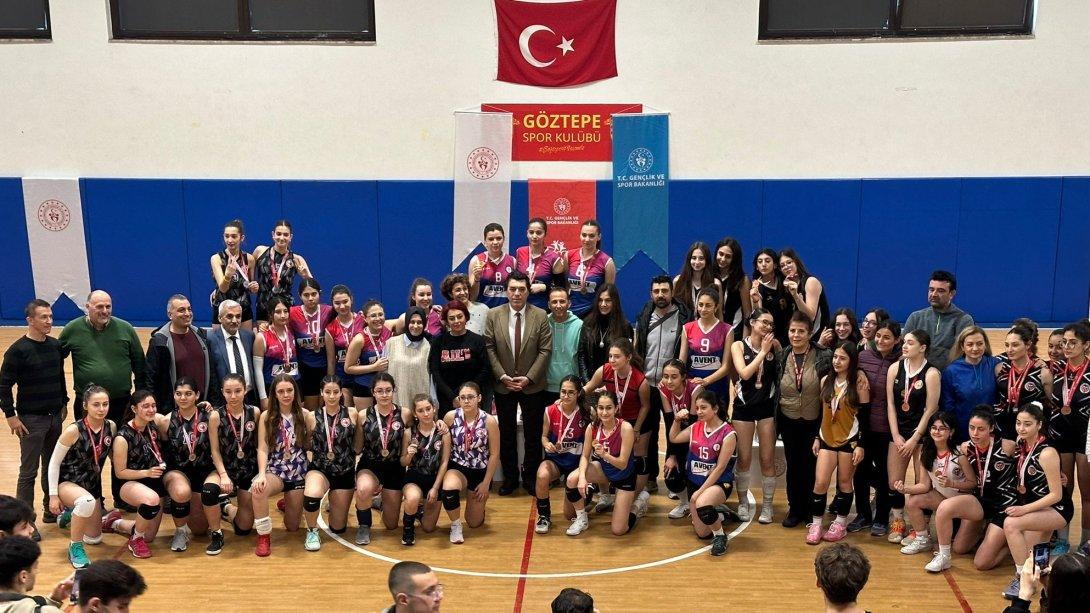 Karabağlar Gençlik ve Spor İlçe Müdürlüğü ve Karabağlar İlçe Milli Eğitim Müdürlüğünün Düzenlemiş Olduğu Genç Kız Voleybol Turnuvası Finali Gerçekleşti