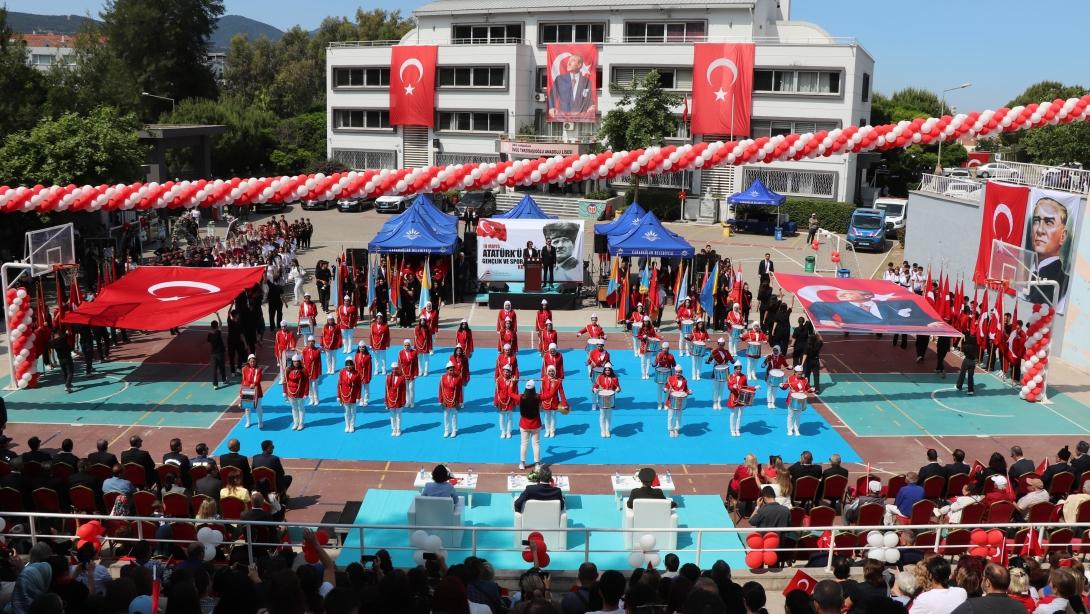 19 Mayıs Atatürk'ü Anma, Gençlik ve Spor Bayramı, Övgü Terzibaşıoğlu Anadolu Lisesi Ev Sahipliğinde Coşkuyla Kutlandı