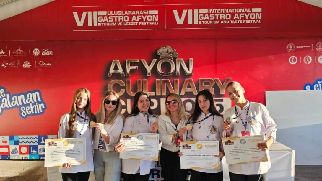 19-21 Eylül Uluslararası Gastro Afyon Turizm ve Lezzet Festivali'nde Karabağlar Nene Hatun Kız Mesleki ve Teknik Anadolu Lisesi Yine Madalyaya Doymadı!